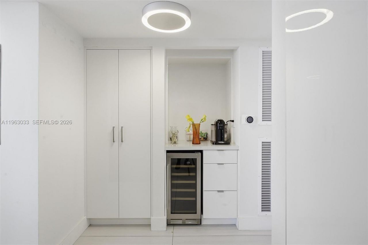 540 Brickell Key Dr, Unit 823, Miami, FL 33131 Photo