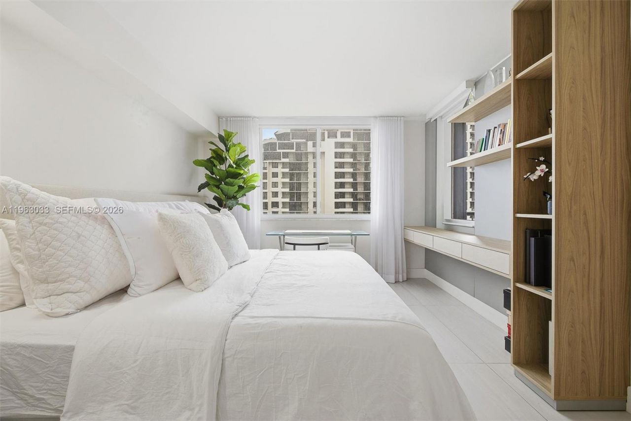 540 Brickell Key Dr, Unit 823, Miami, FL 33131 Photo