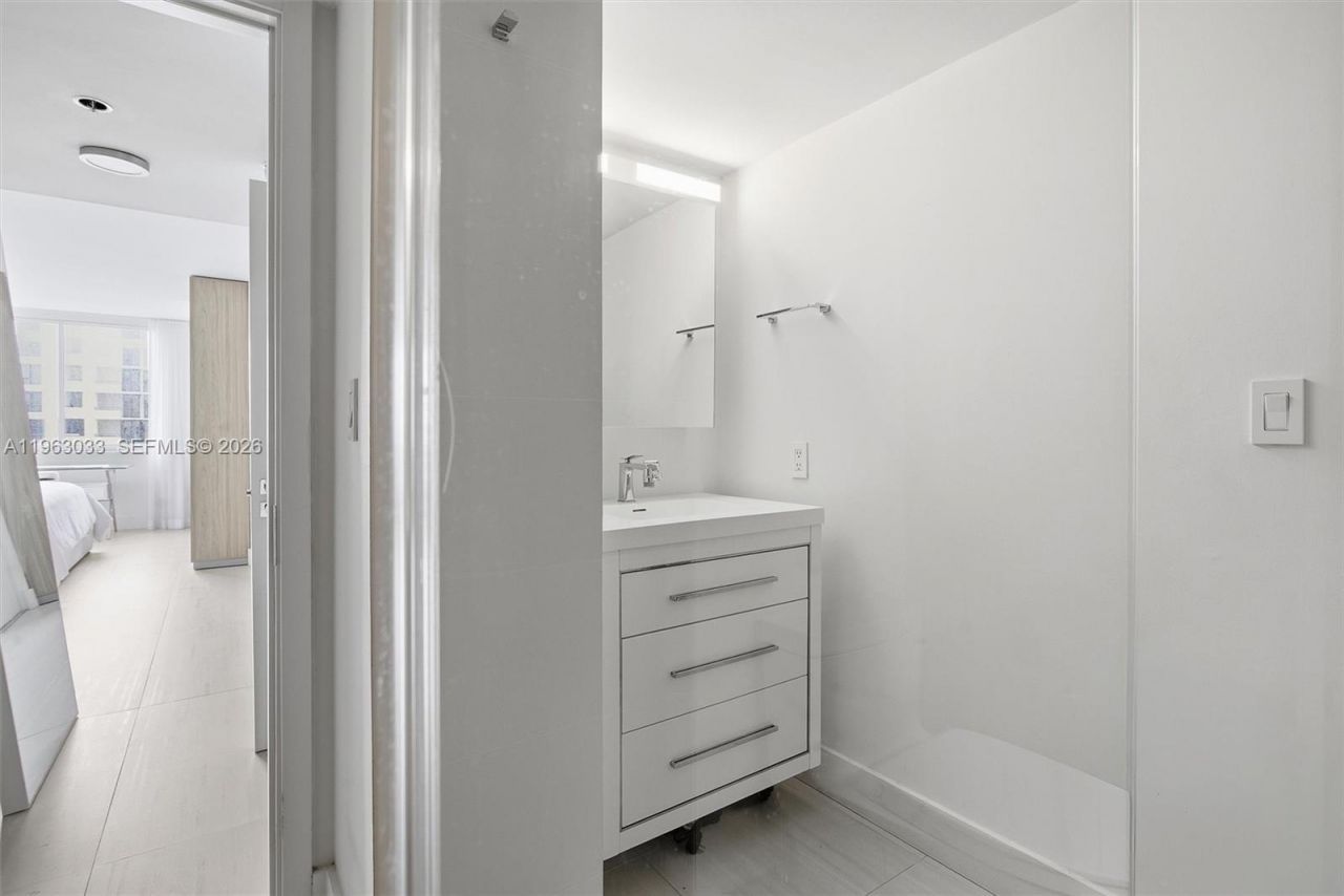 540 Brickell Key Dr, Unit 823, Miami, FL 33131 Photo