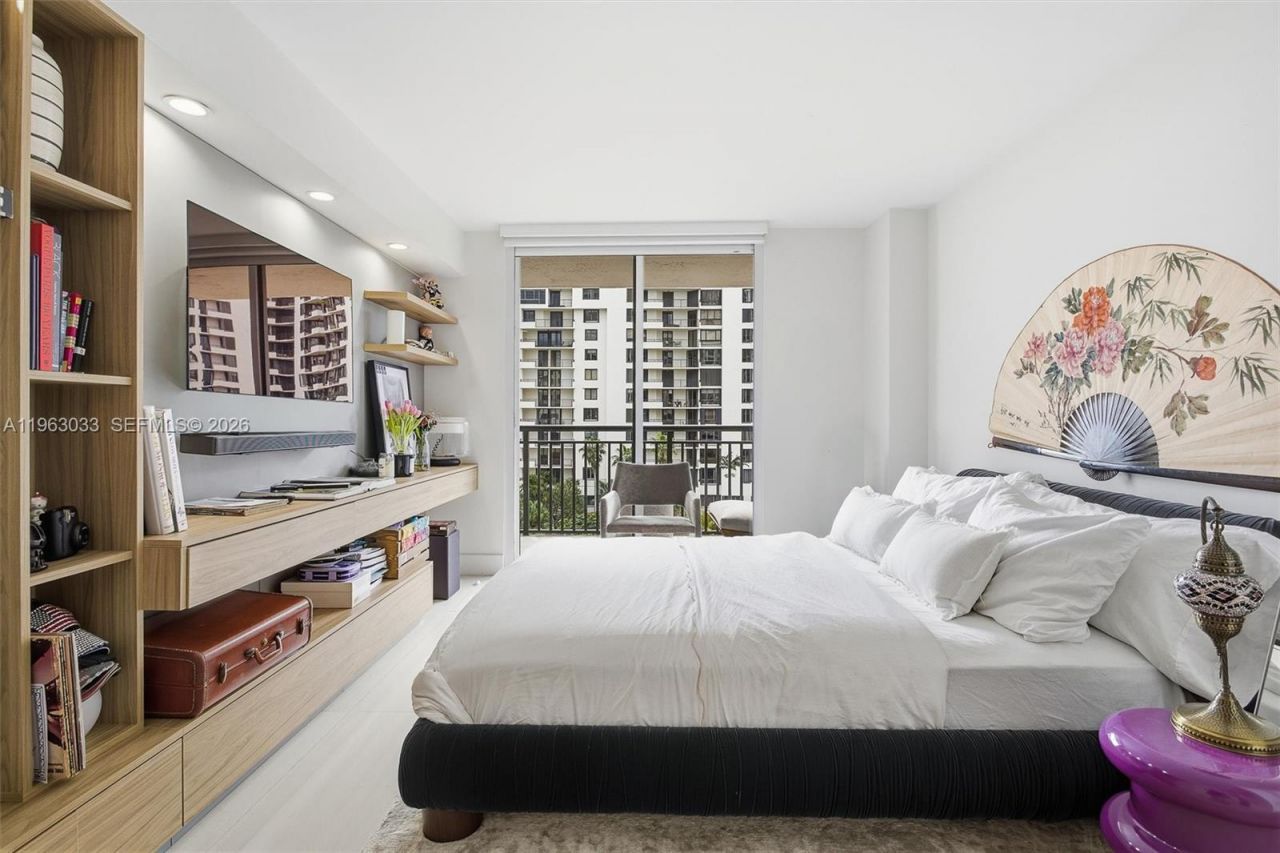 540 Brickell Key Dr, Unit 823, Miami, FL 33131 Photo