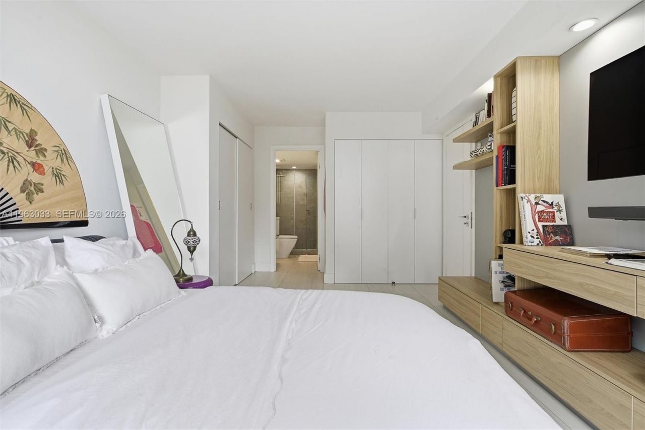 540 Brickell Key Dr, Unit 823, Miami, FL 33131 Photo