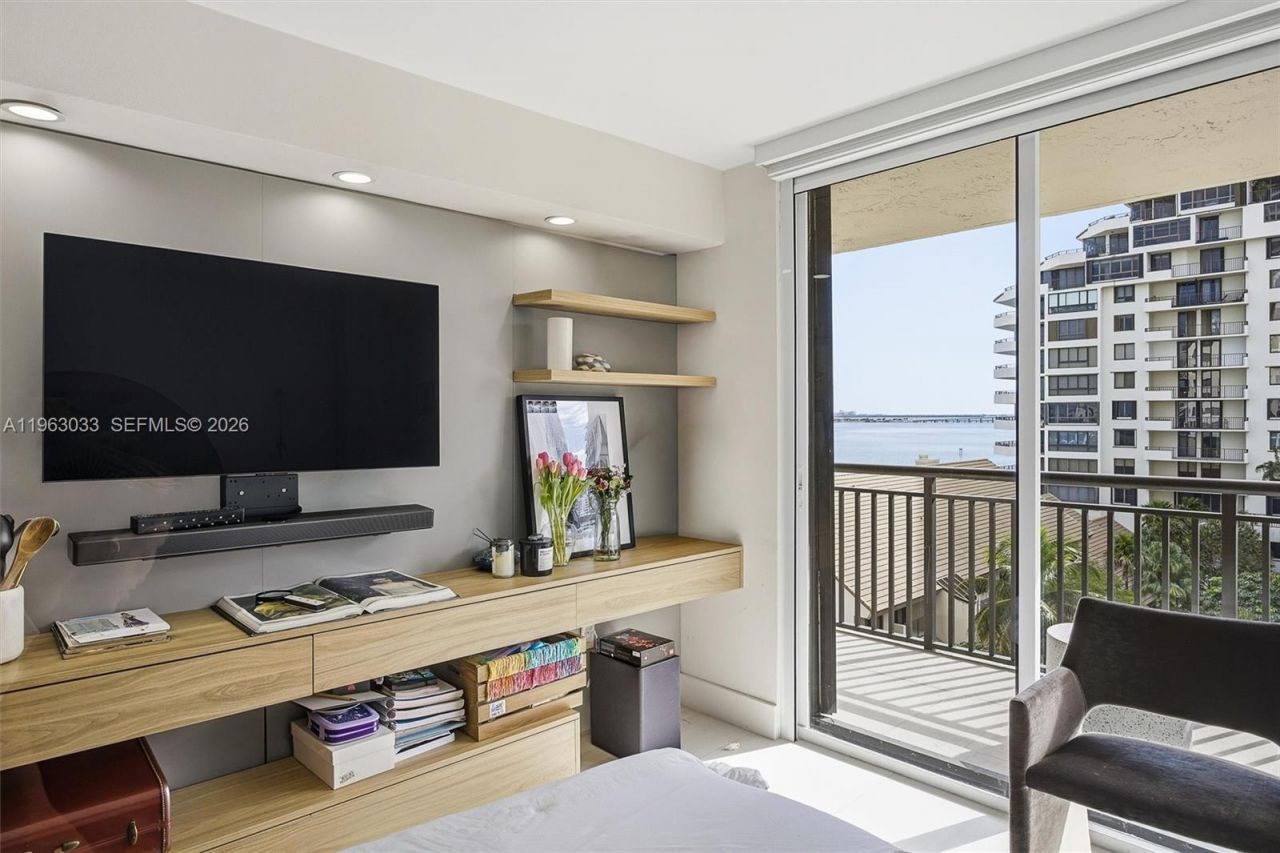 540 Brickell Key Dr, Unit 823, Miami, FL 33131 Photo