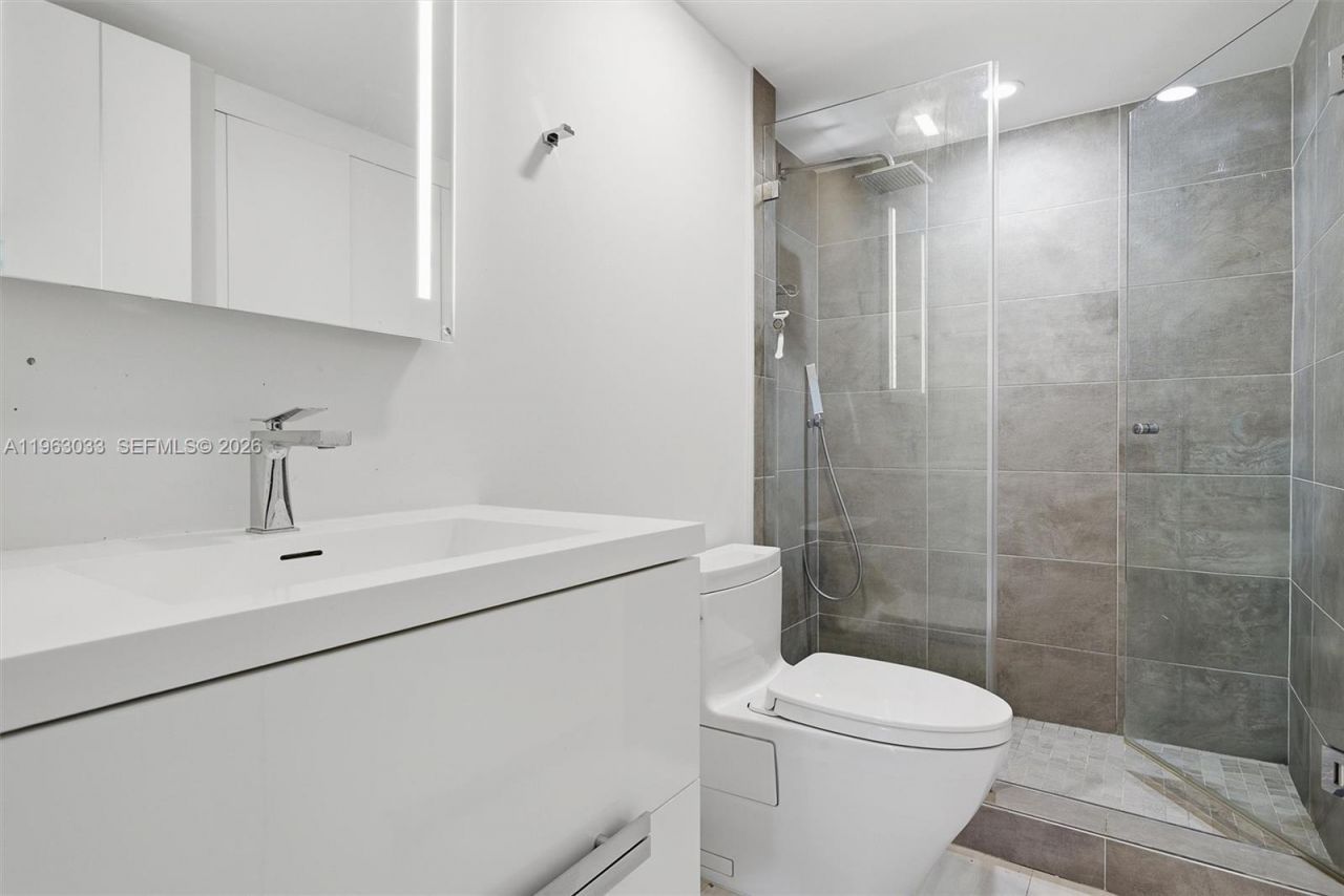 540 Brickell Key Dr, Unit 823, Miami, FL 33131 Photo