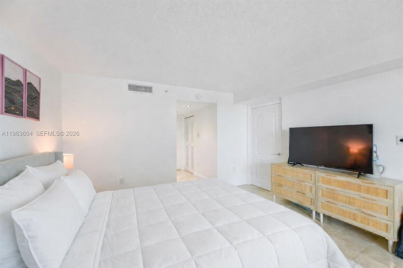 2101 Brickell Ave , Unit 2009, Miami, FL 33129 Photo