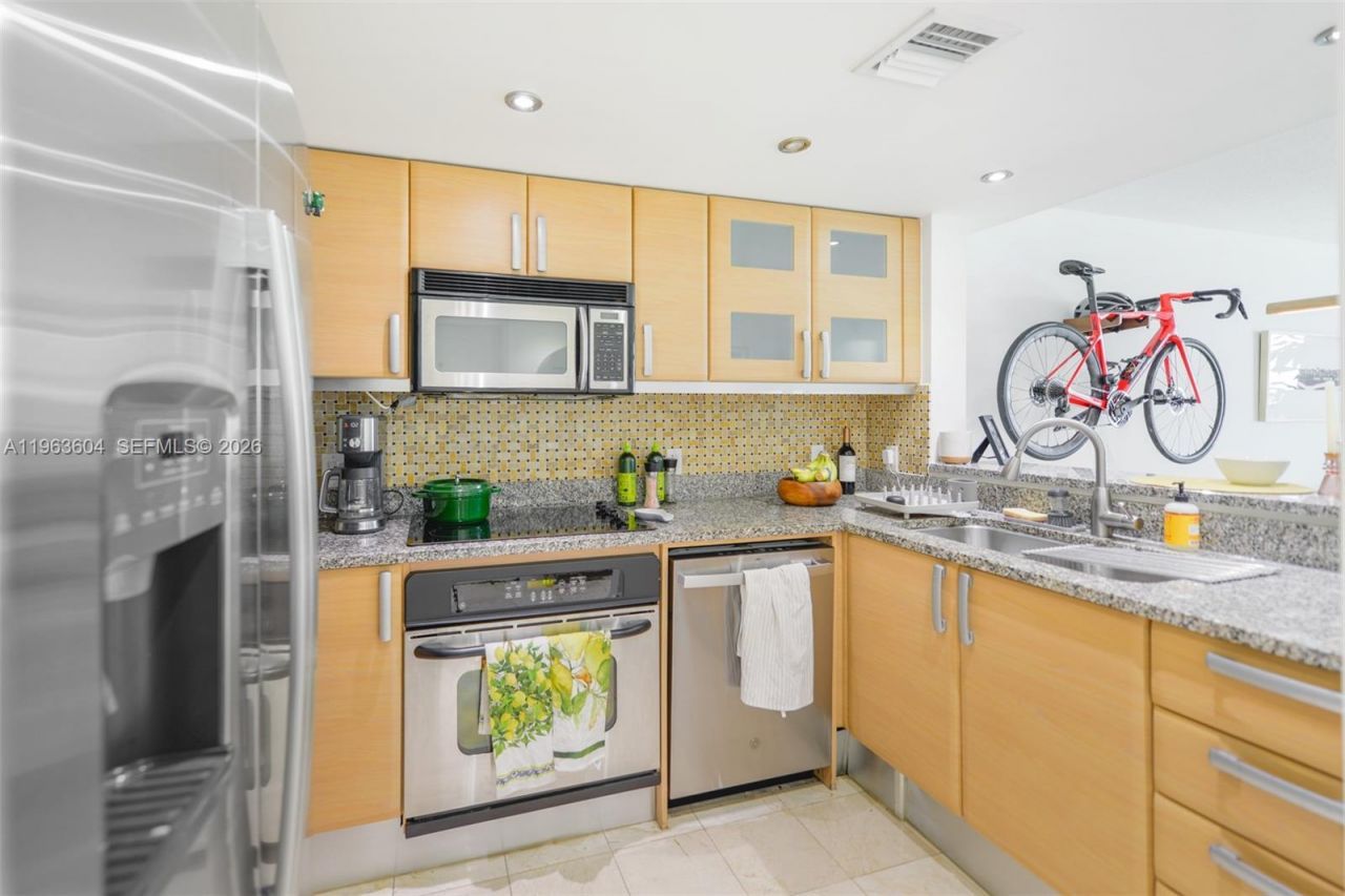 2101 Brickell Ave , Unit 2009, Miami, FL 33129 Photo