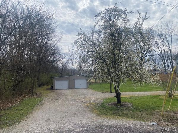 1016 E Oak Street, Greenville, IL 62246