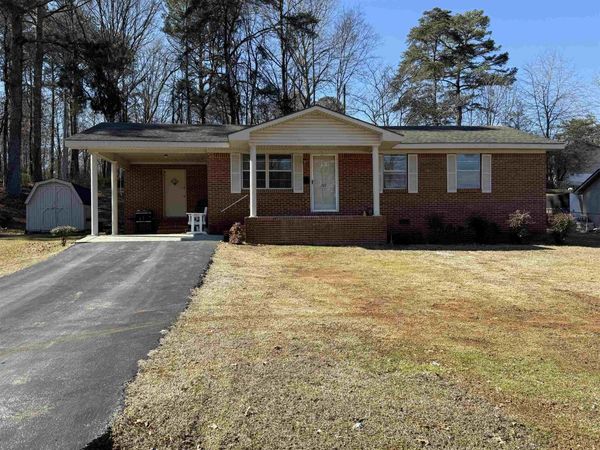 709 Hawkins Cir, Russellville, AL