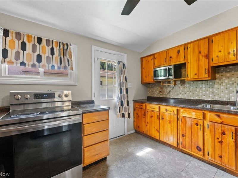 17632 Laurel Avenue, Lake Milton, OH 44429 Photo 11