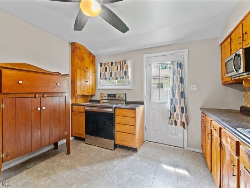 17632 Laurel Avenue, Lake Milton, OH 44429 Photo 12