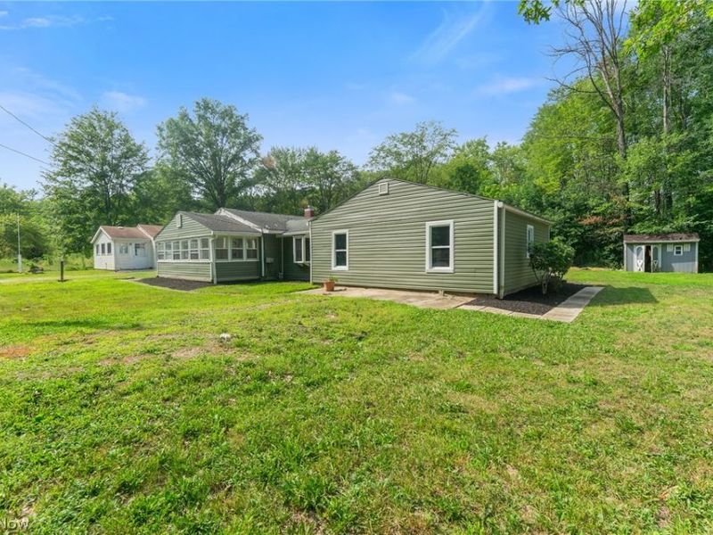 17632 Laurel Avenue, Lake Milton, OH 44429 Photo 3