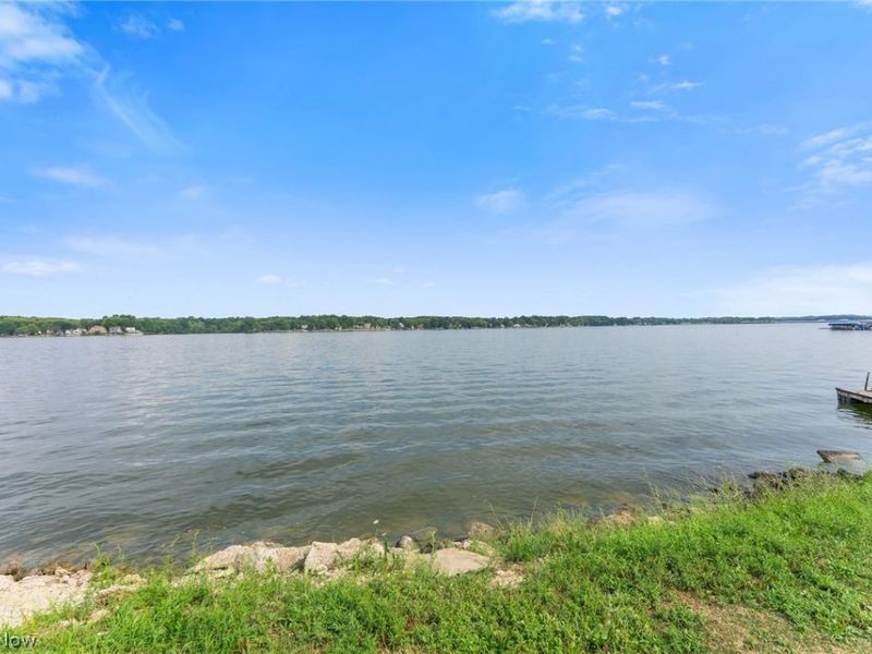 17632 Laurel Avenue, Lake Milton, OH 44429 Photo 4