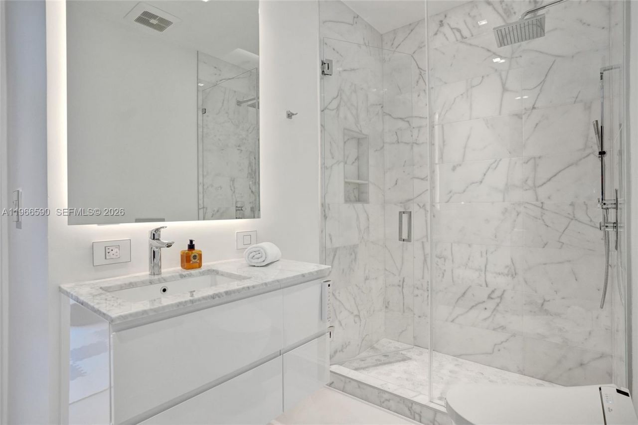 20824 NE 37th Ave, Unit 20824, Aventura, FL 33180 Photo