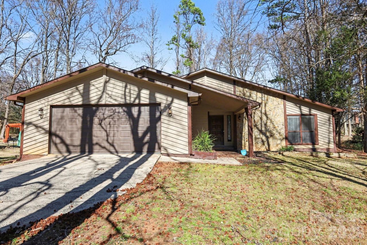 7341 Elwood Drive, Charlotte, NC 28227 Main Photo