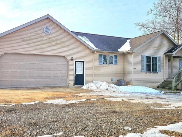 10513 Loughrea Lane, Cement City, MI 49233