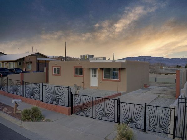 416 68th Street SW, Albuquerque, NM 87121