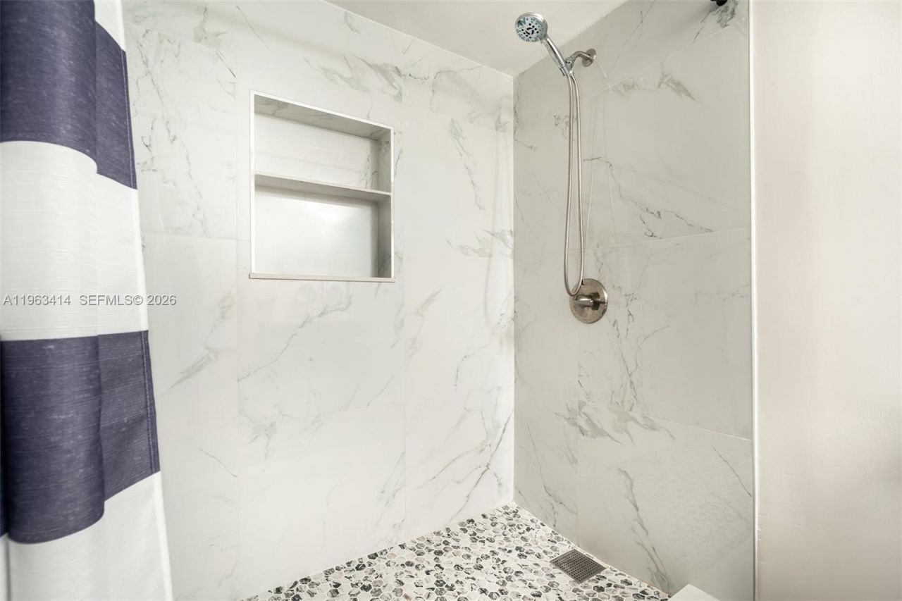 16475 Golf Club Rd, Unit 307, Weston, FL 33326 Photo