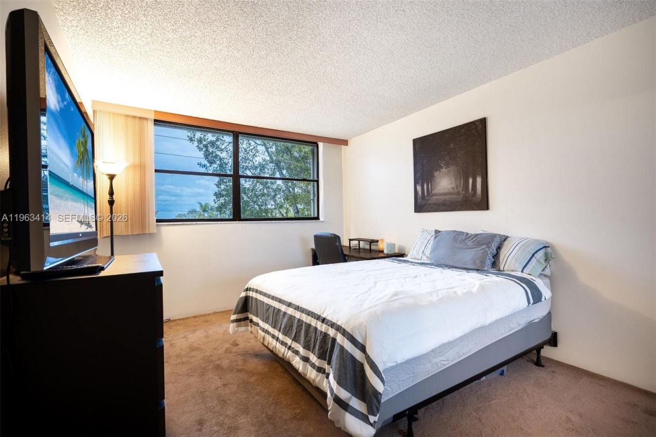 16475 Golf Club Rd, Unit 307, Weston, FL 33326 Photo