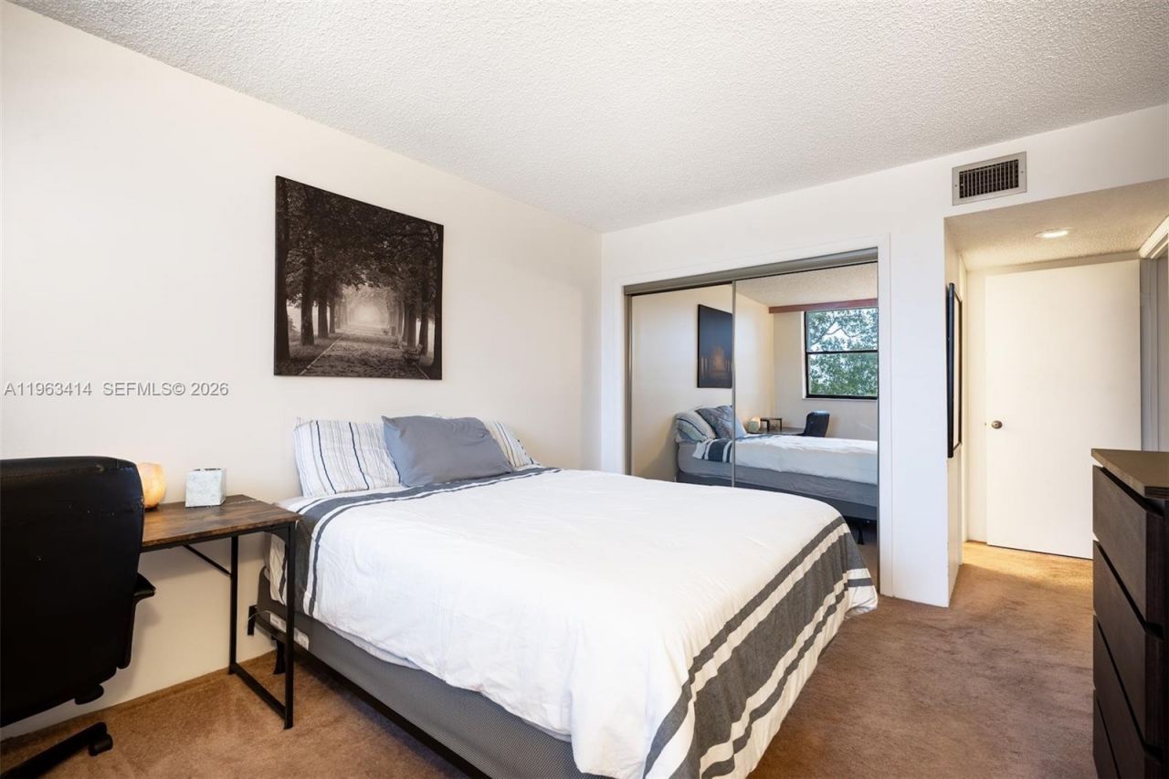 16475 Golf Club Rd, Unit 307, Weston, FL 33326 Photo