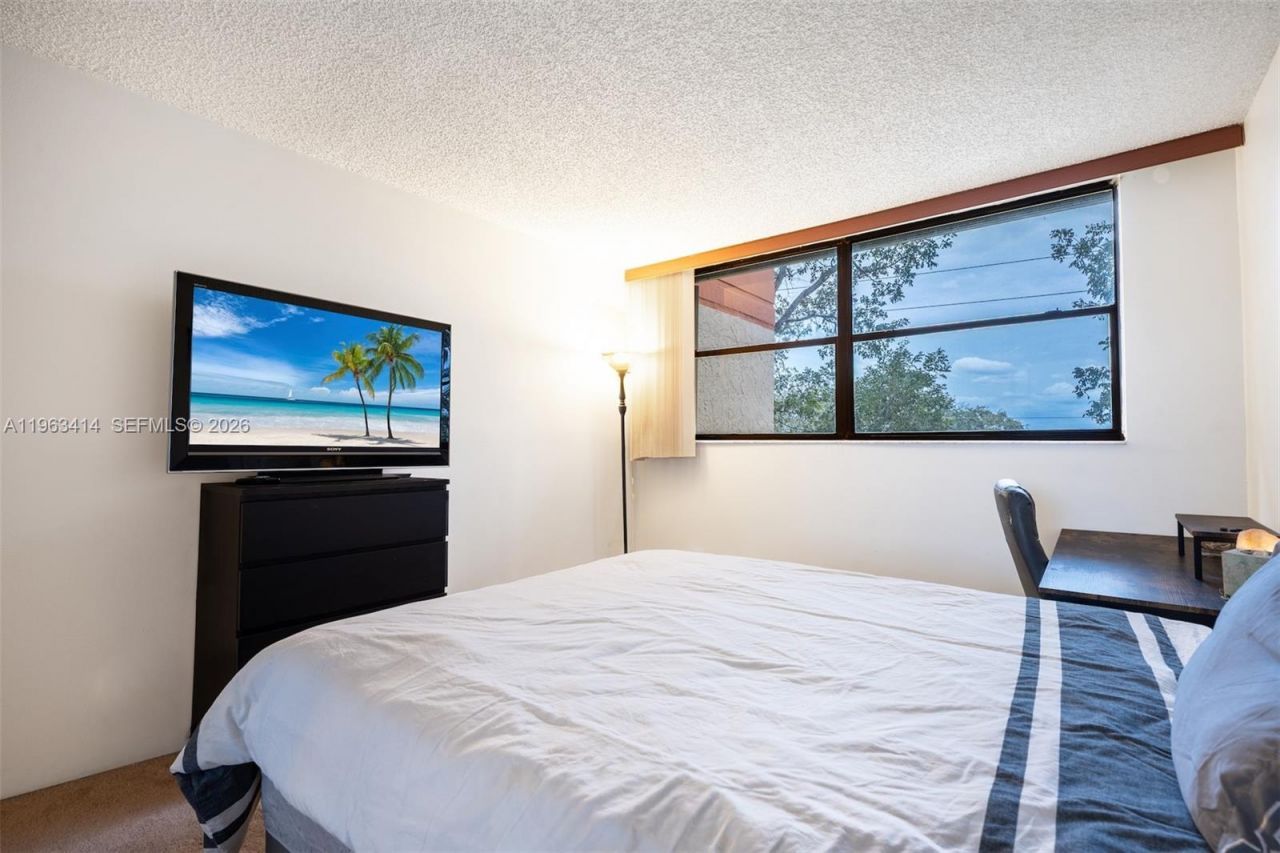 16475 Golf Club Rd, Unit 307, Weston, FL 33326 Photo