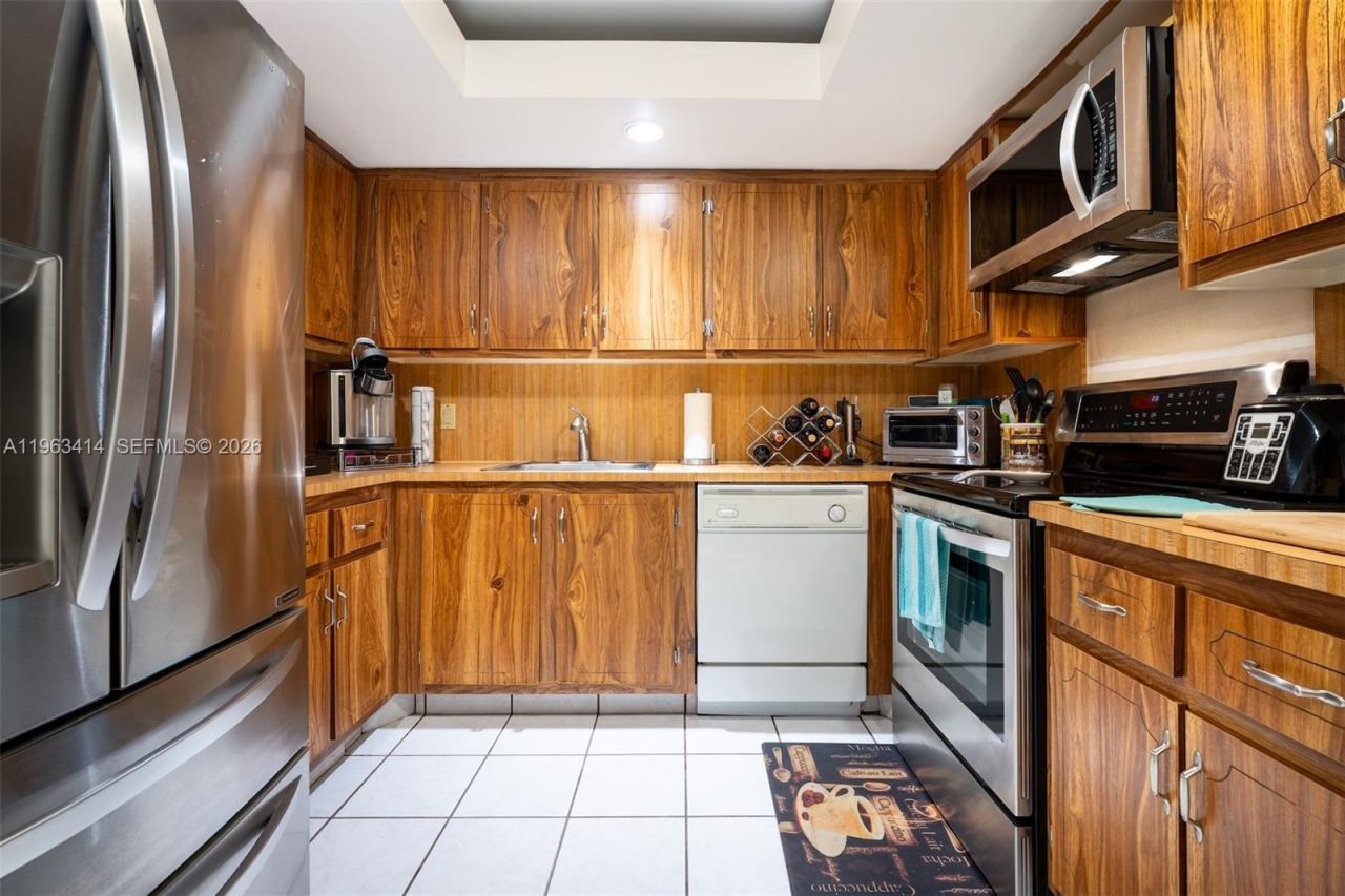 16475 Golf Club Rd, Unit 307, Weston, FL 33326 Photo