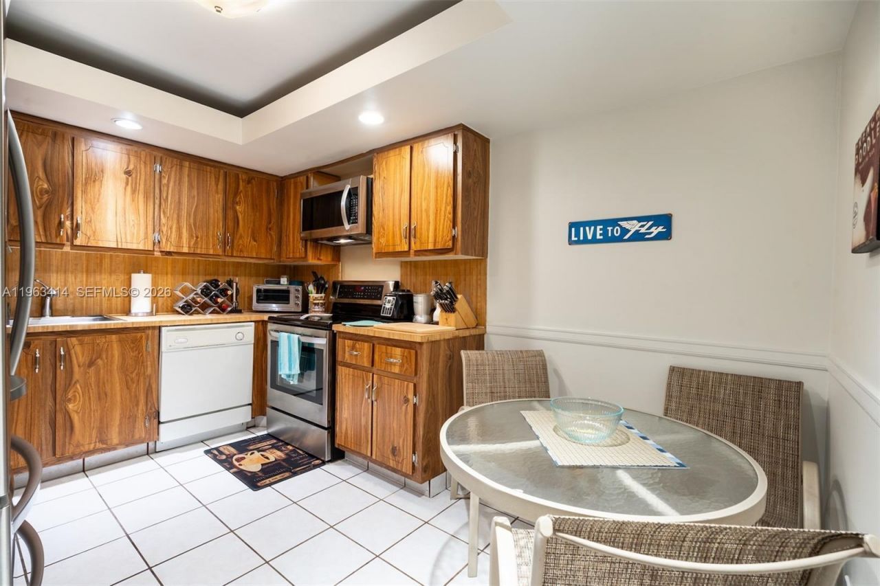 16475 Golf Club Rd, Unit 307, Weston, FL 33326 Photo