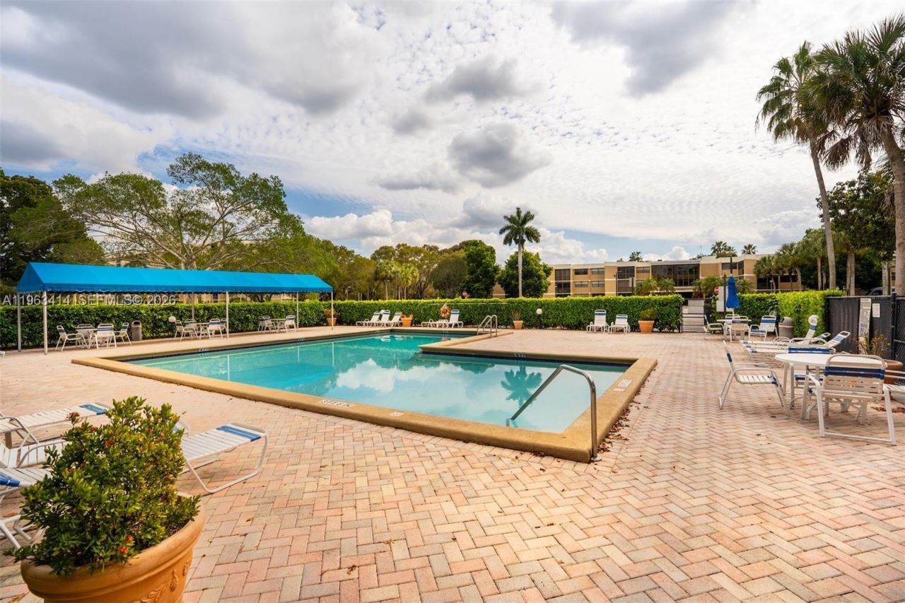 16475 Golf Club Rd, Unit 307, Weston, FL 33326 Photo