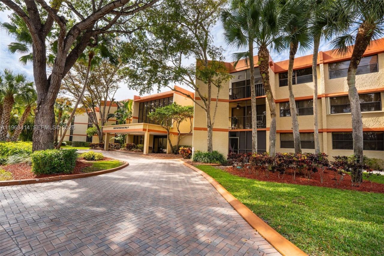 16475 Golf Club Rd, Unit 307, Weston, FL 33326 Photo