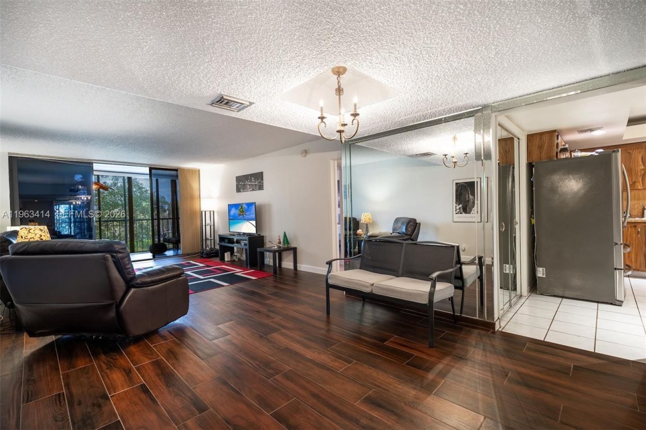 16475 Golf Club Rd, Unit 307, Weston, FL 33326 Photo