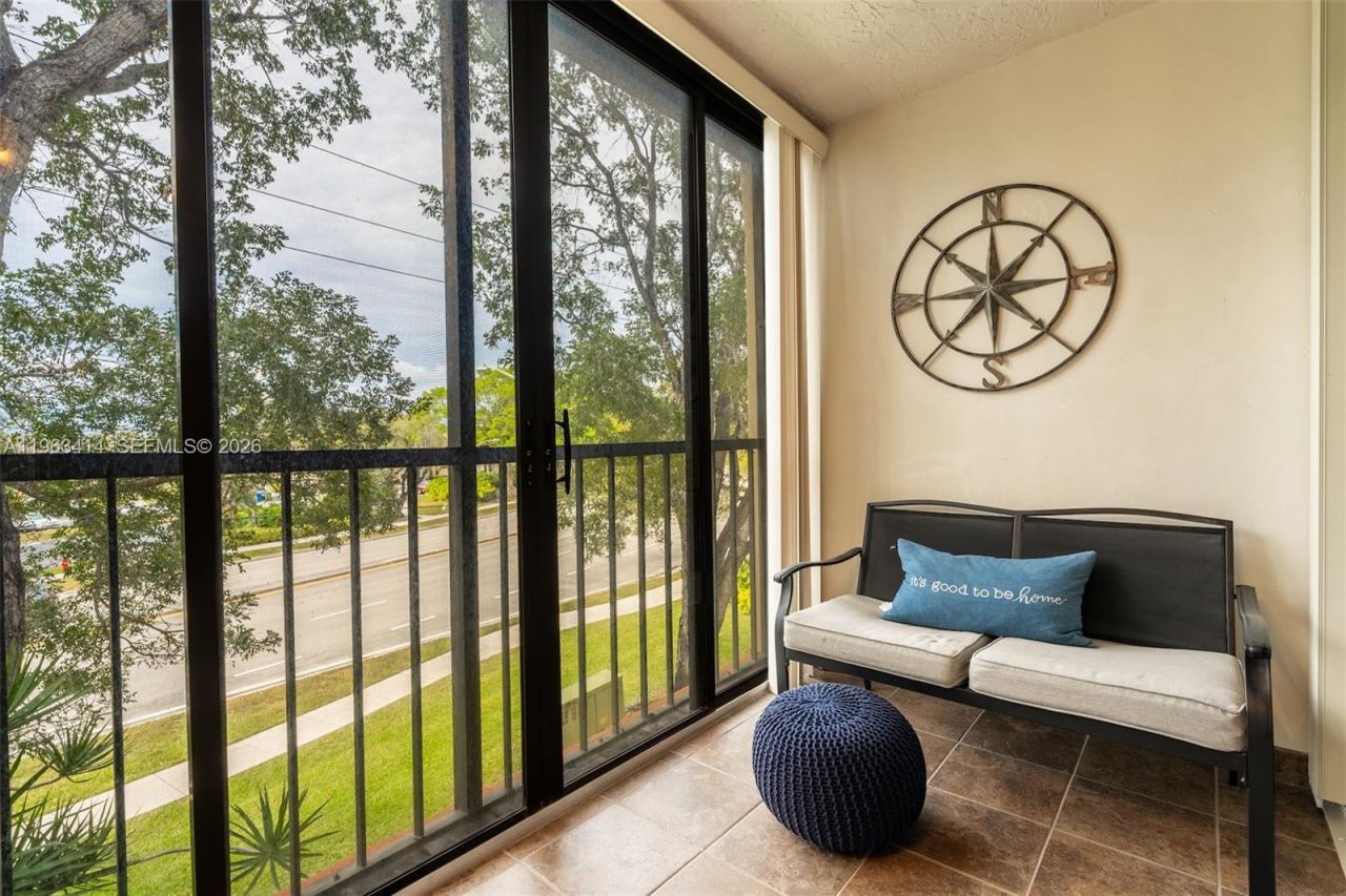 16475 Golf Club Rd, Unit 307, Weston, FL 33326 Photo