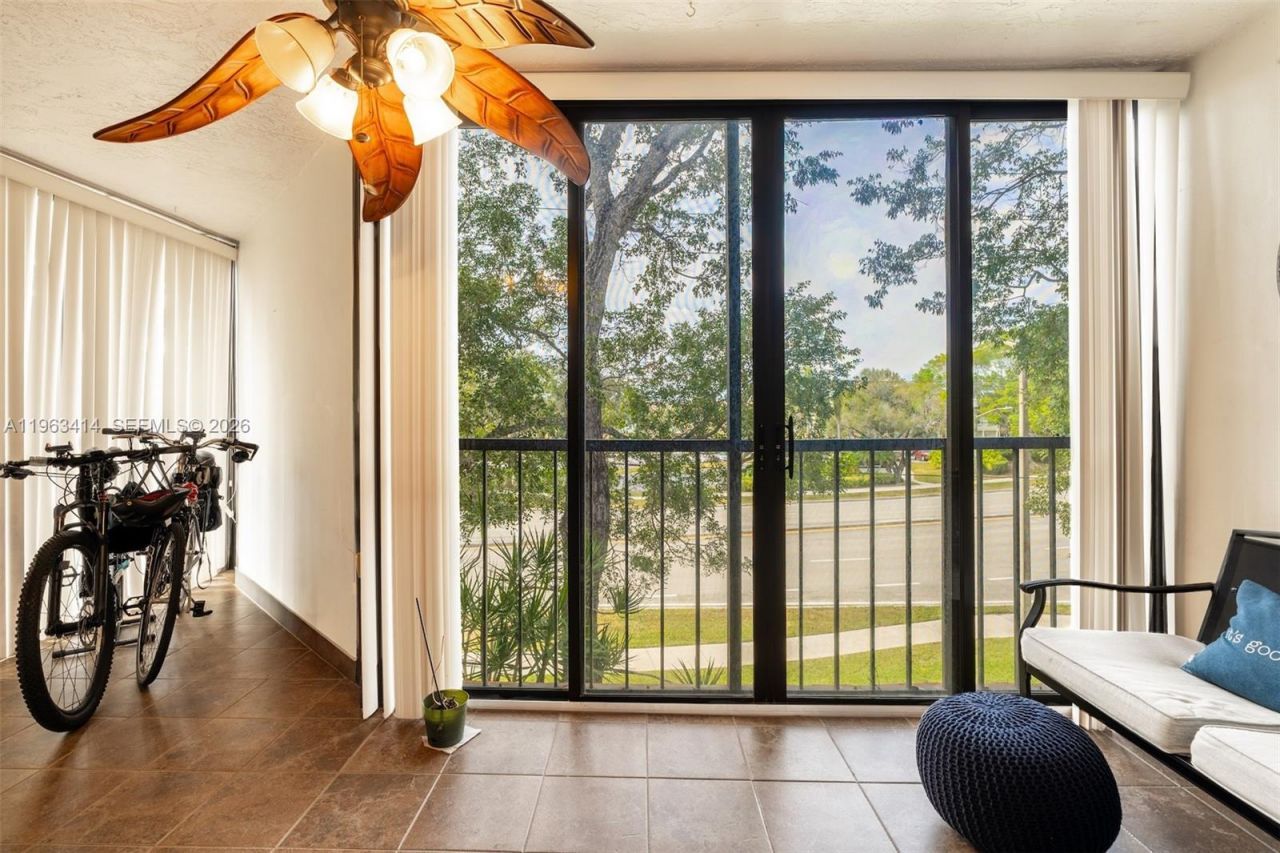 16475 Golf Club Rd, Unit 307, Weston, FL 33326 Photo