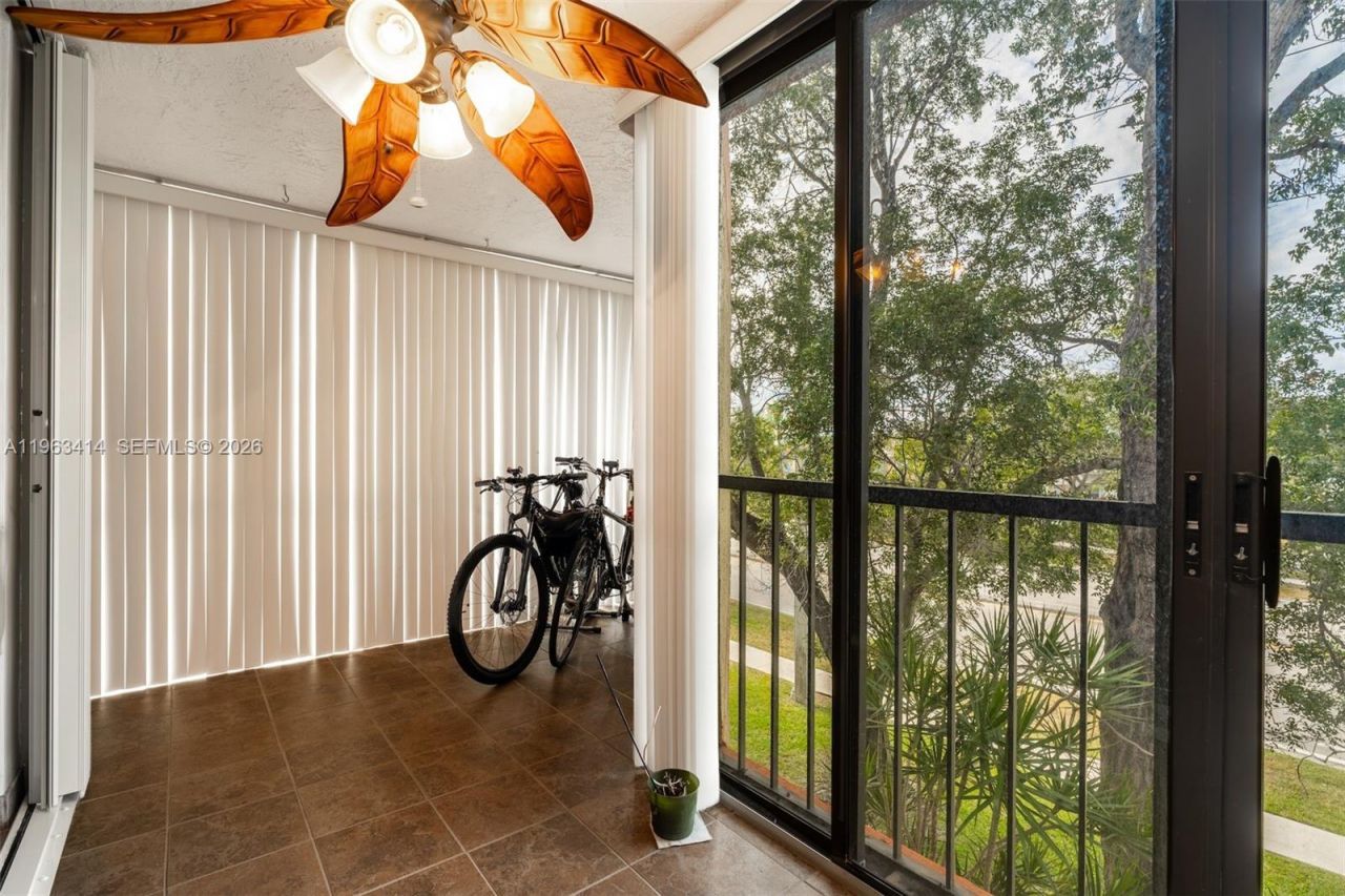 16475 Golf Club Rd, Unit 307, Weston, FL 33326 Photo