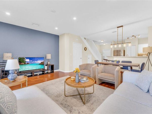 8844 S Isles Cir, Tamarac, FL 33321