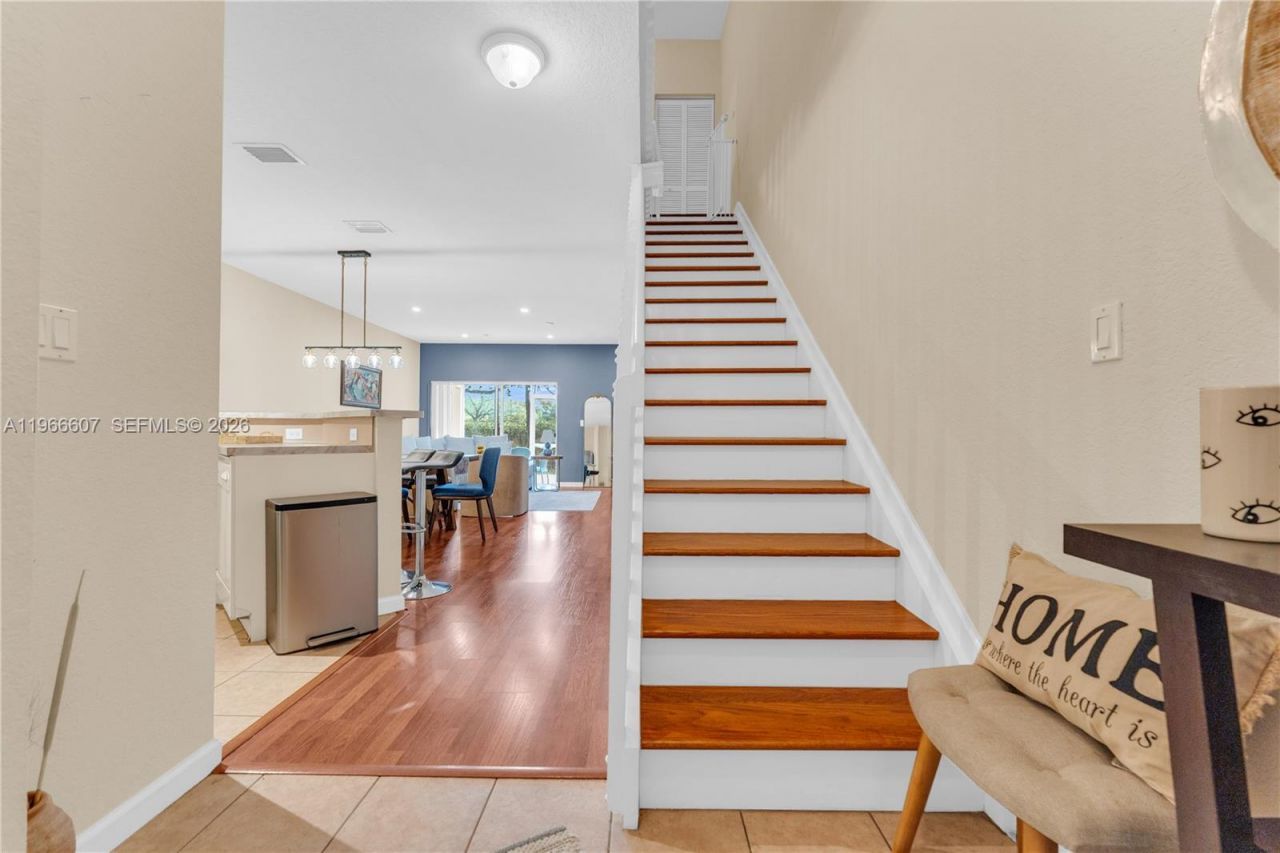 8844 S Isles Cir, Tamarac, FL 33321 Photo