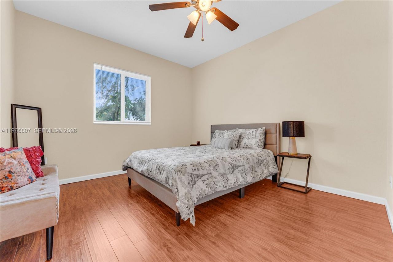 8844 S Isles Cir, Tamarac, FL 33321 Photo