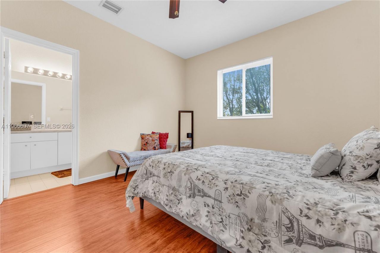 8844 S Isles Cir, Tamarac, FL 33321 Photo