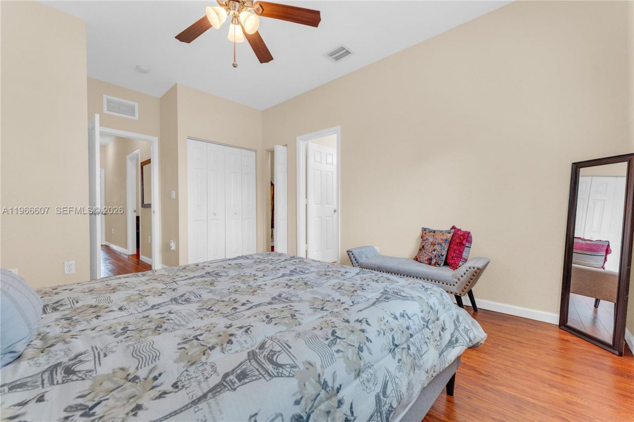 8844 S Isles Cir, Tamarac, FL 33321 Photo