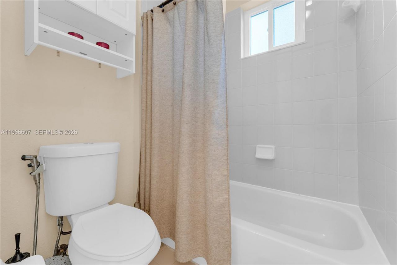 8844 S Isles Cir, Tamarac, FL 33321 Photo