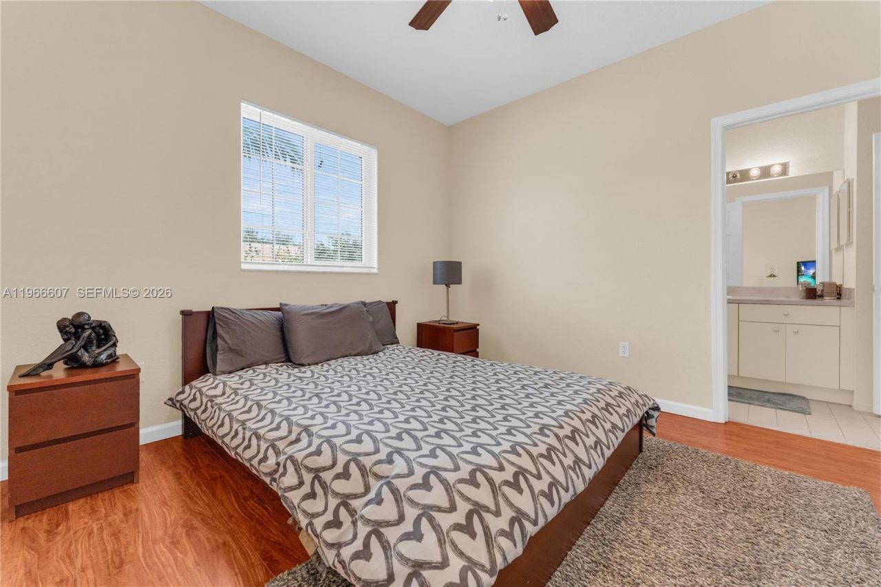 8844 S Isles Cir, Tamarac, FL 33321 Photo