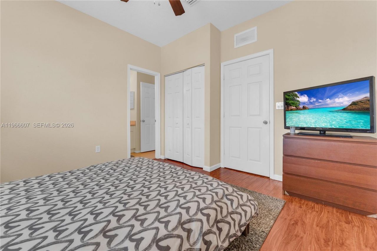 8844 S Isles Cir, Tamarac, FL 33321 Photo