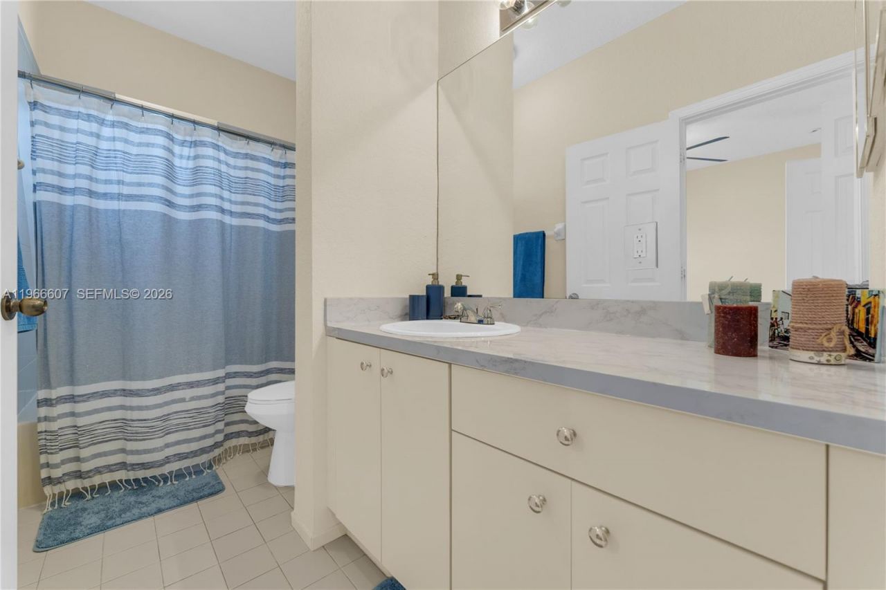 8844 S Isles Cir, Tamarac, FL 33321 Photo