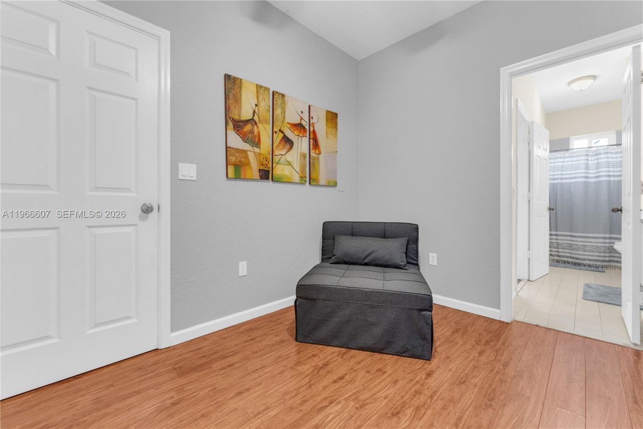 8844 S Isles Cir, Tamarac, FL 33321 Photo