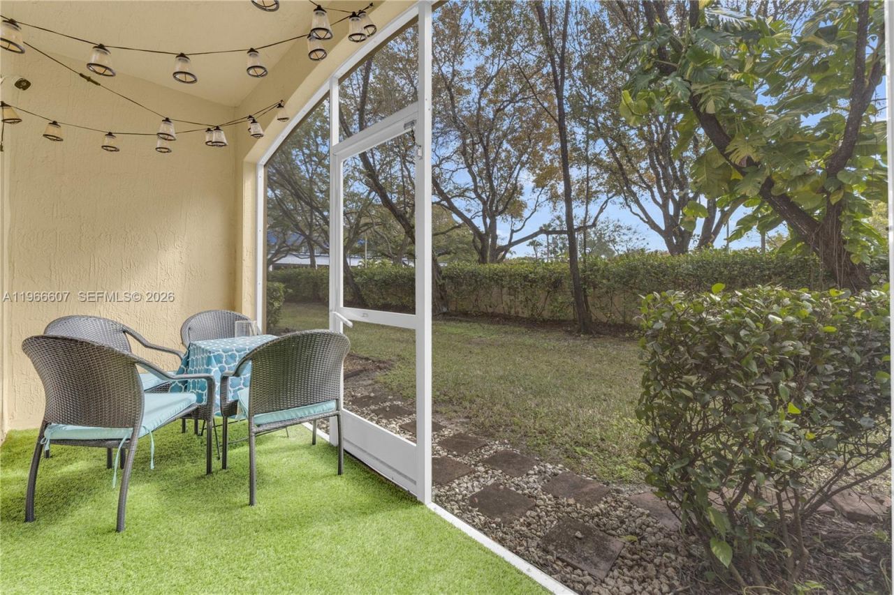 8844 S Isles Cir, Tamarac, FL 33321 Photo