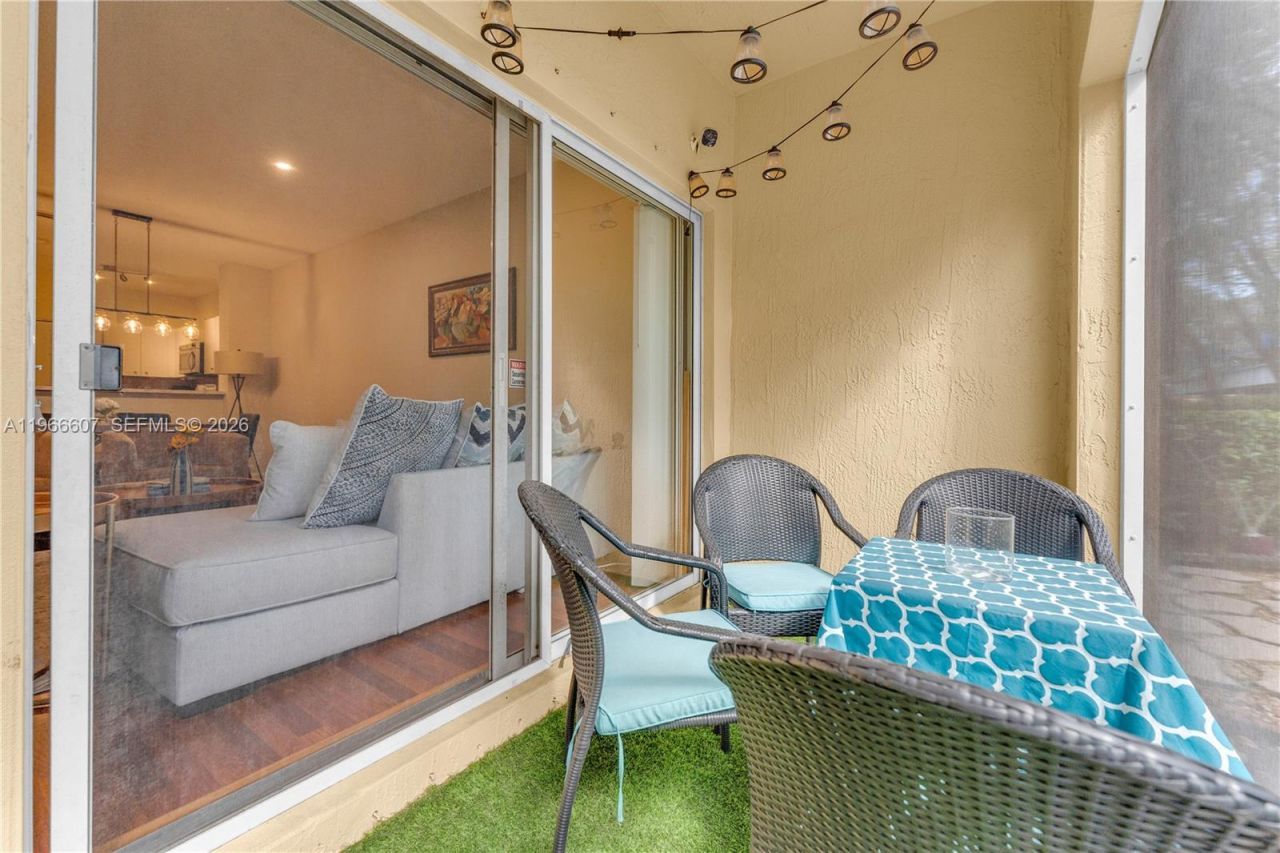 8844 S Isles Cir, Tamarac, FL 33321 Photo