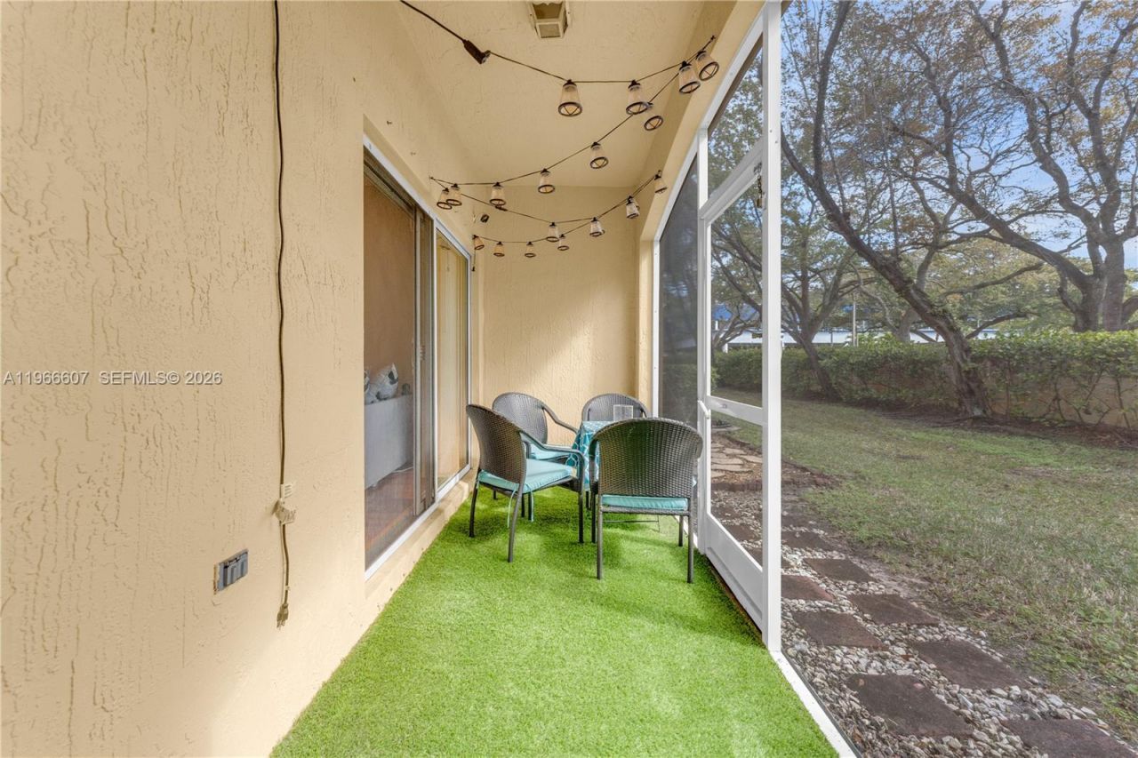 8844 S Isles Cir, Tamarac, FL 33321 Photo