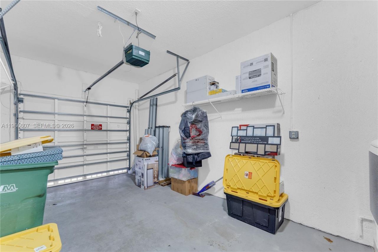 8844 S Isles Cir, Tamarac, FL 33321 Photo