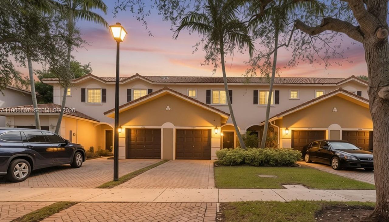 8844 S Isles Cir, Tamarac, FL 33321 Photo