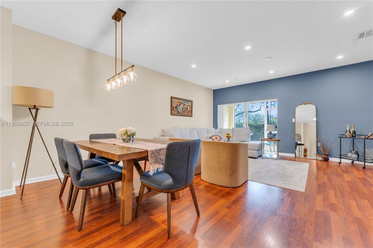 8844 S Isles Cir, Tamarac, FL 33321 Photo