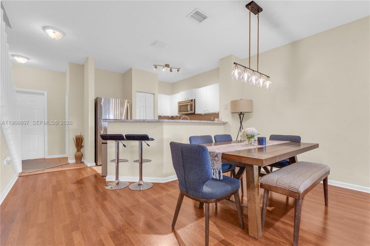 8844 S Isles Cir, Tamarac, FL 33321 Photo