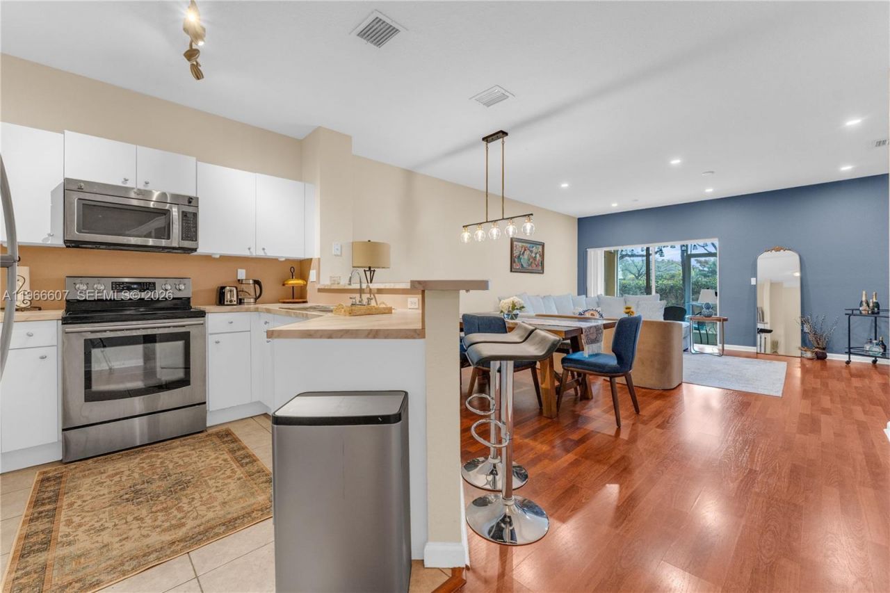 8844 S Isles Cir, Tamarac, FL 33321 Photo