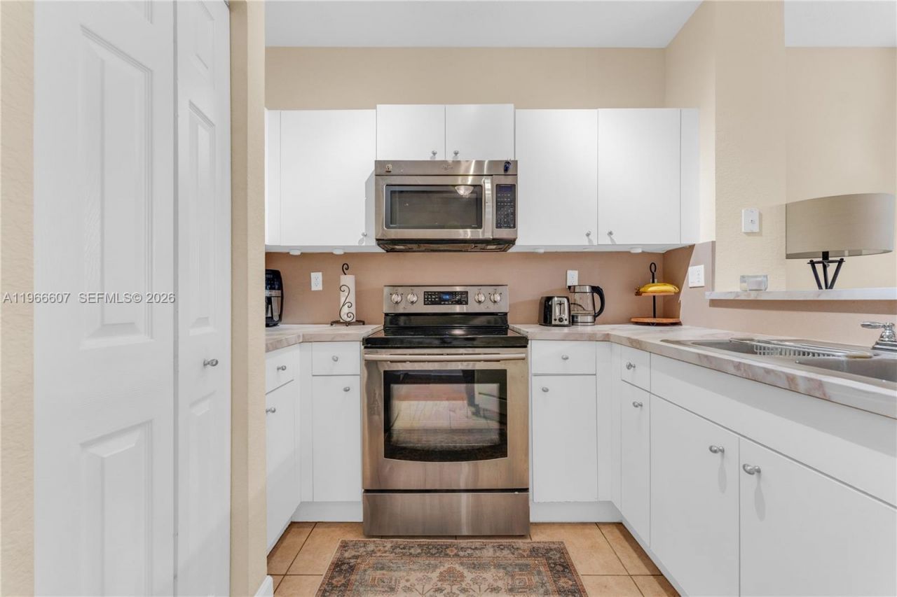 8844 S Isles Cir, Tamarac, FL 33321 Photo